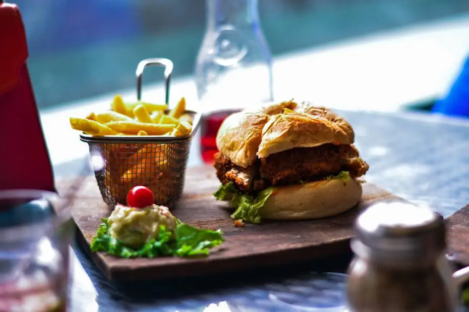 Australians eat less fast food